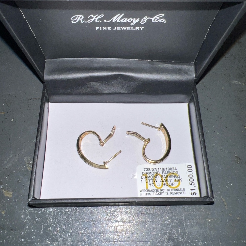 R.H Macy&Co fine jewelry diamond earrings - Picture 14 of 15